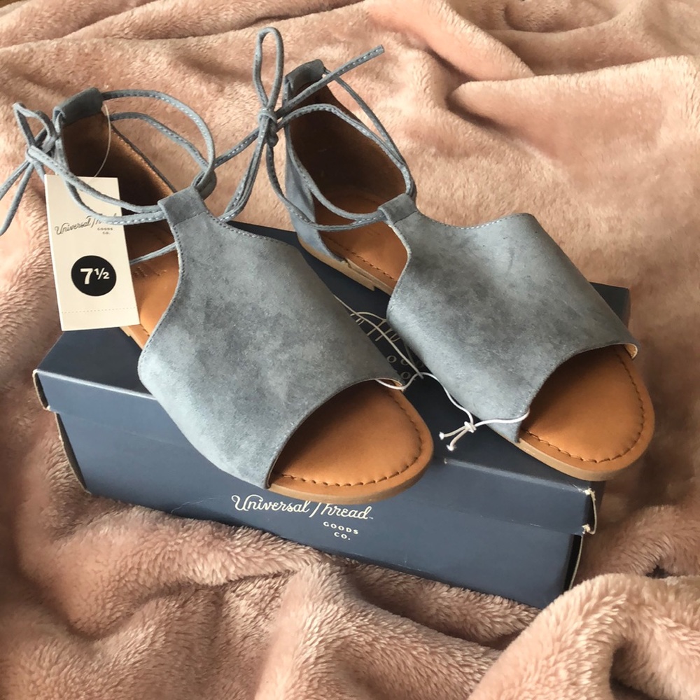 NWT Universal Tread blue suede sandals